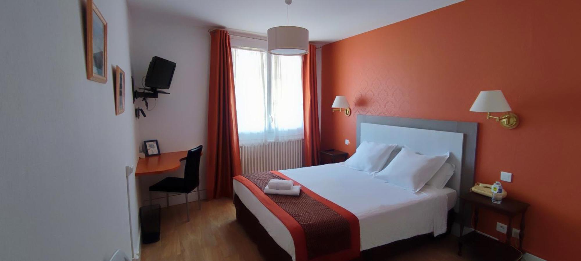 Logis Grand Hotel Pelisson Нонтрон Екстер'єр фото