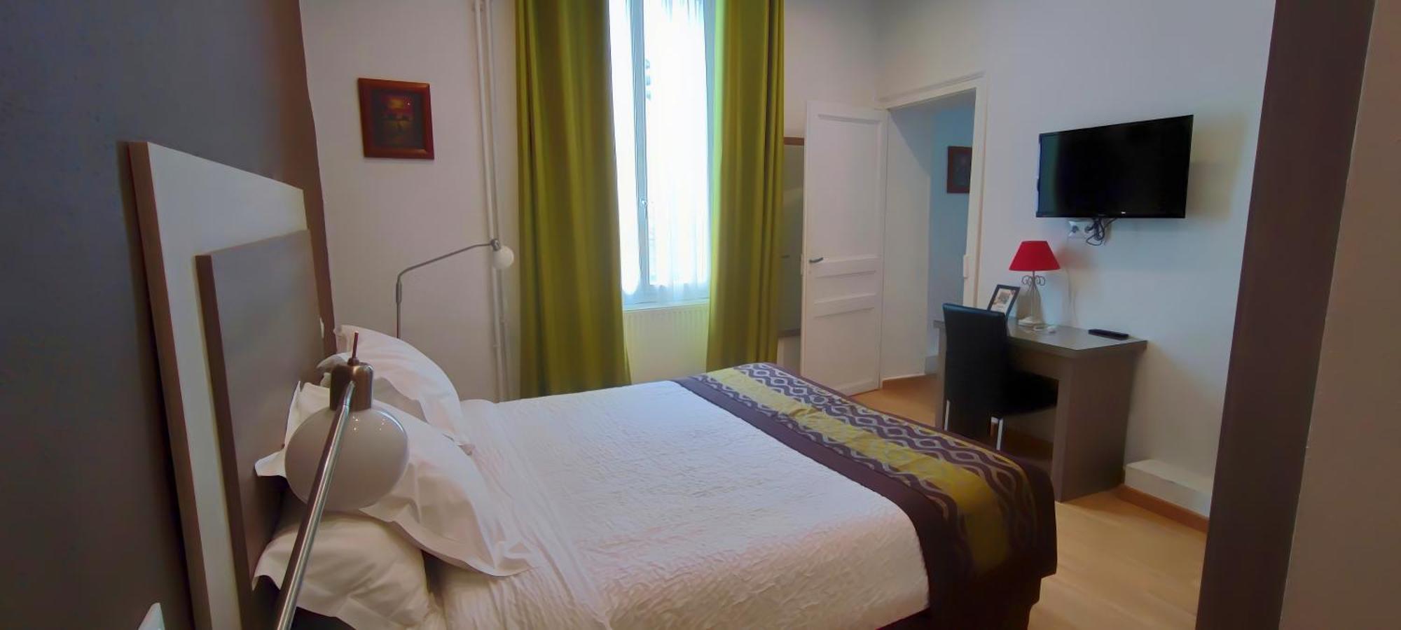 Logis Grand Hotel Pelisson Нонтрон Екстер'єр фото