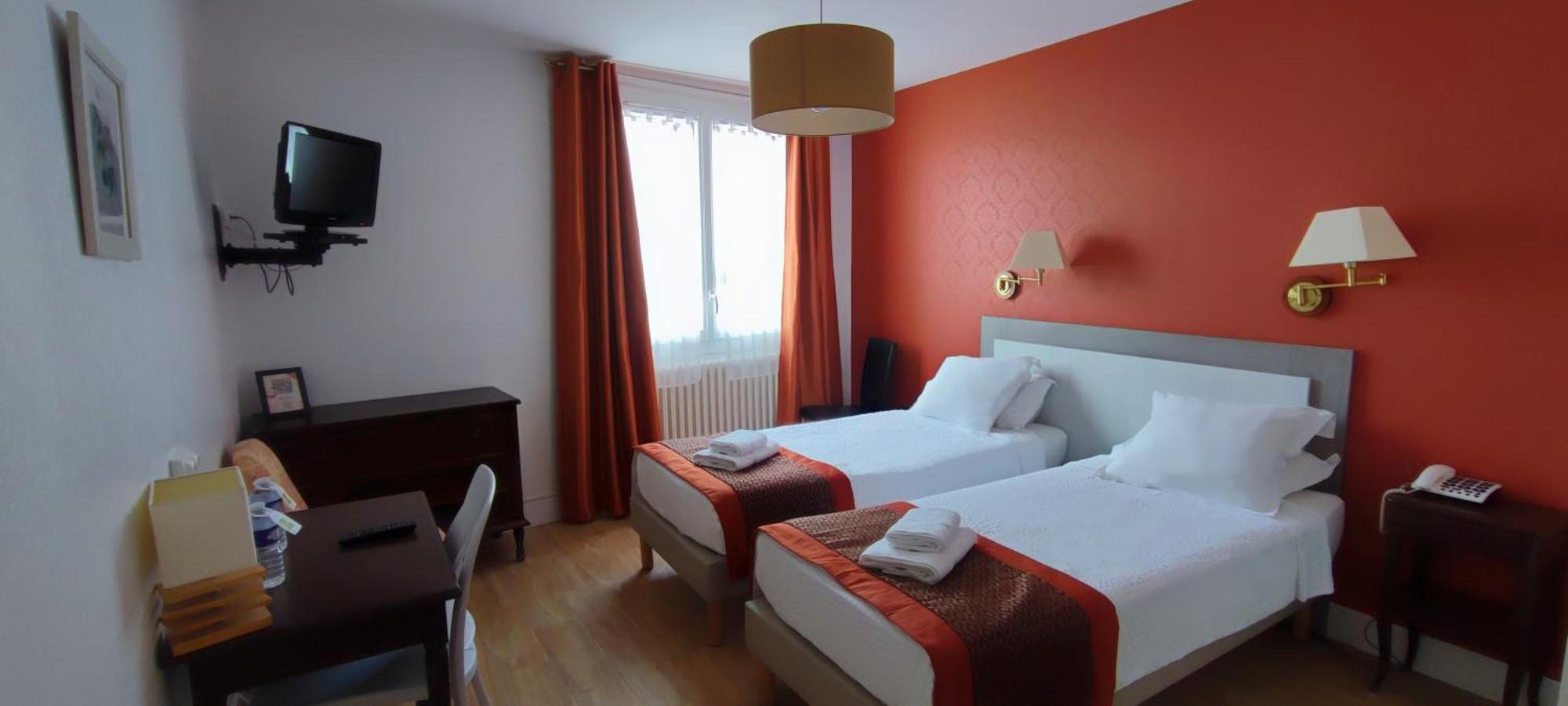 Logis Grand Hotel Pelisson Нонтрон Екстер'єр фото
