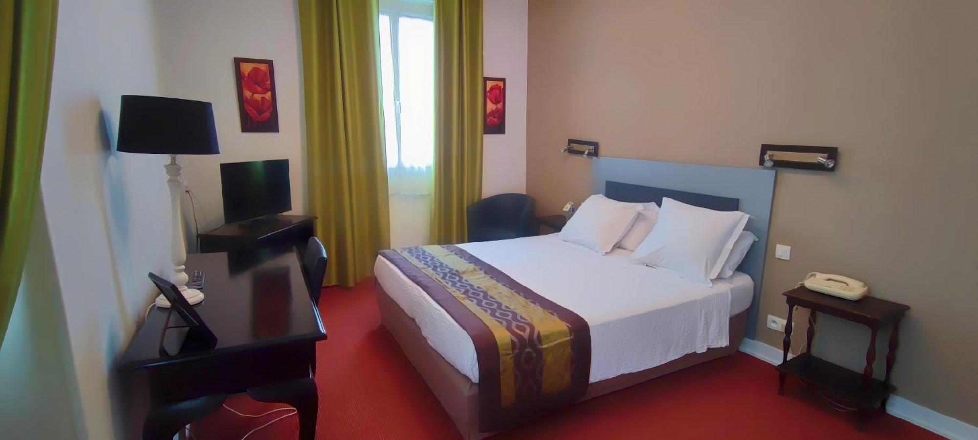 Logis Grand Hotel Pelisson Нонтрон Екстер'єр фото