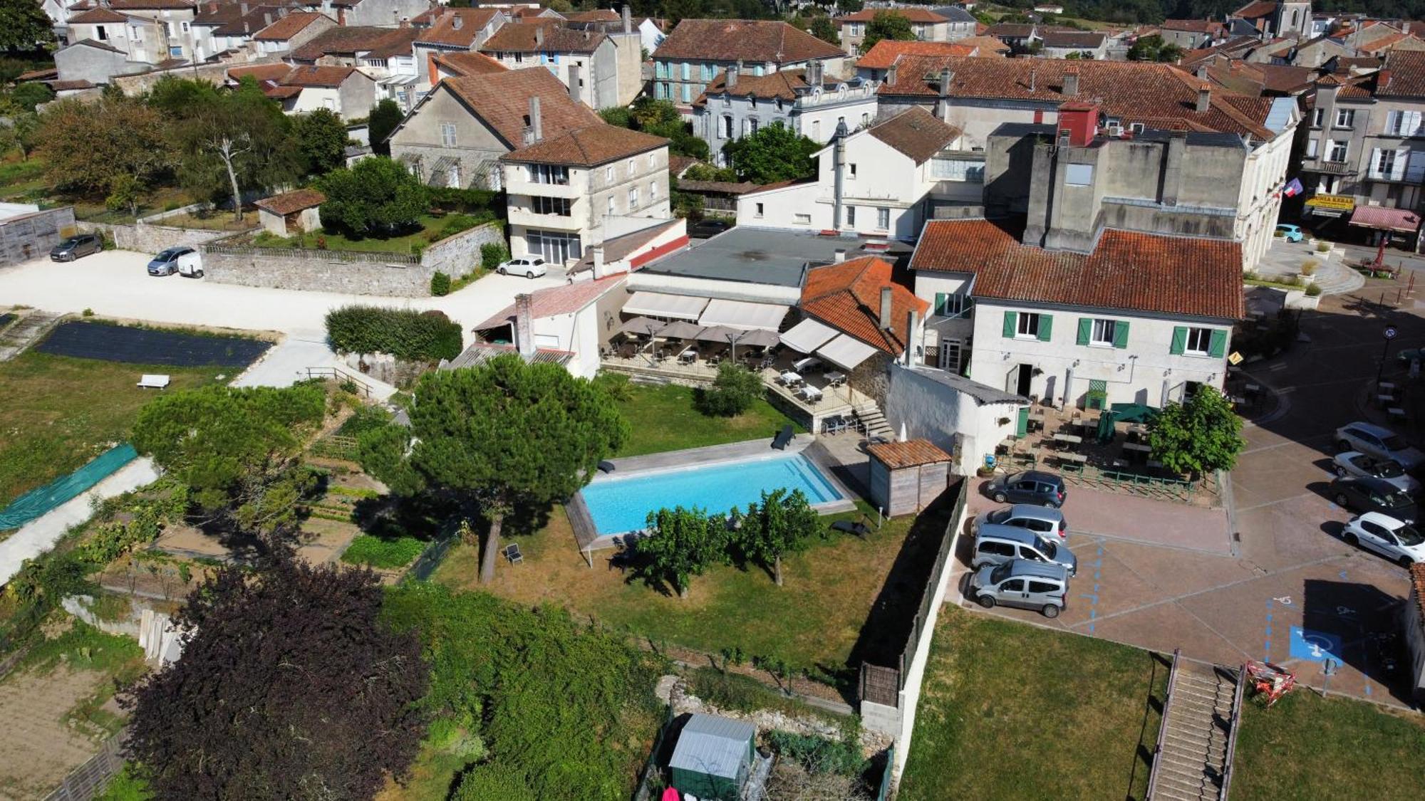 Logis Grand Hotel Pelisson Нонтрон Екстер'єр фото