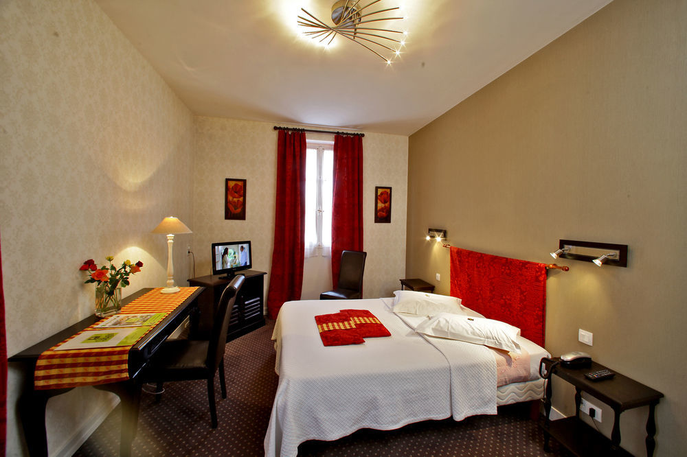 Logis Grand Hotel Pelisson Нонтрон Екстер'єр фото
