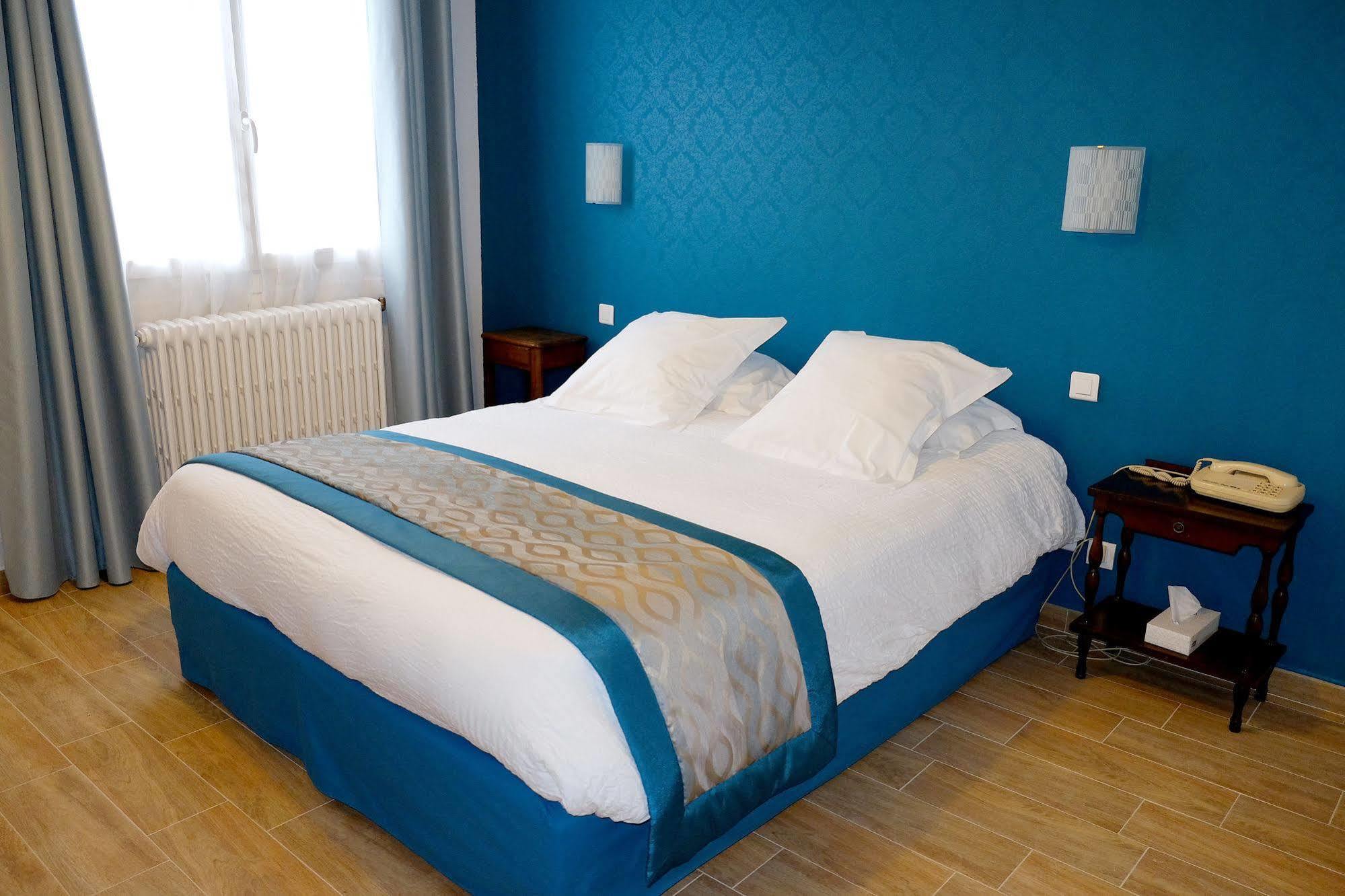 Logis Grand Hotel Pelisson Нонтрон Екстер'єр фото